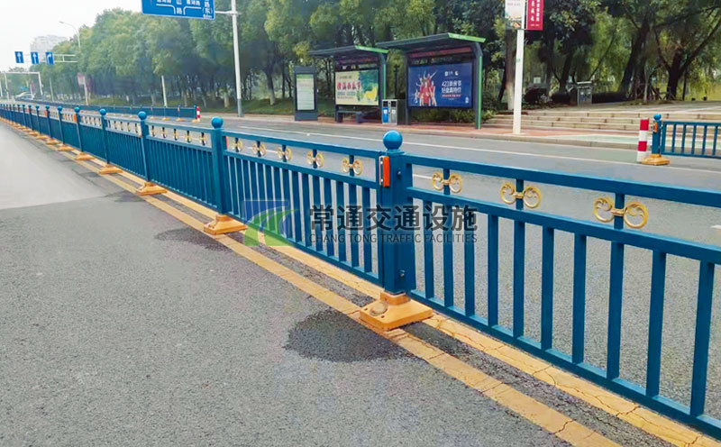 南京藏青色帶裝飾環道路中心隔離護欄
